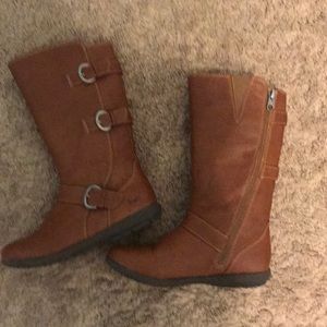 Youth Girls Boc boots size 4.